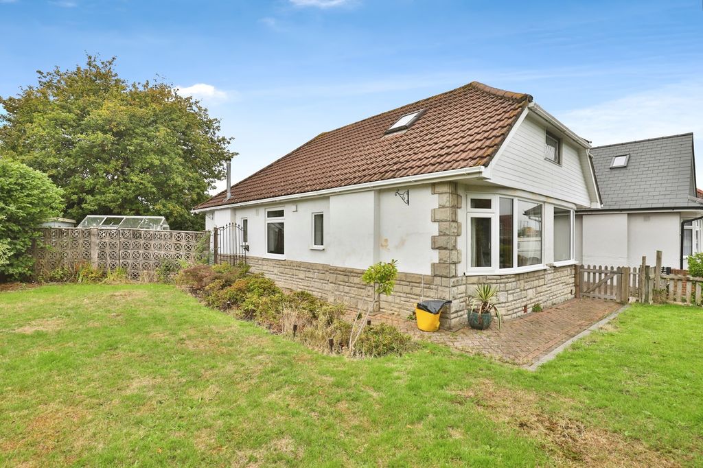 Property photo 2 of 17 Photo