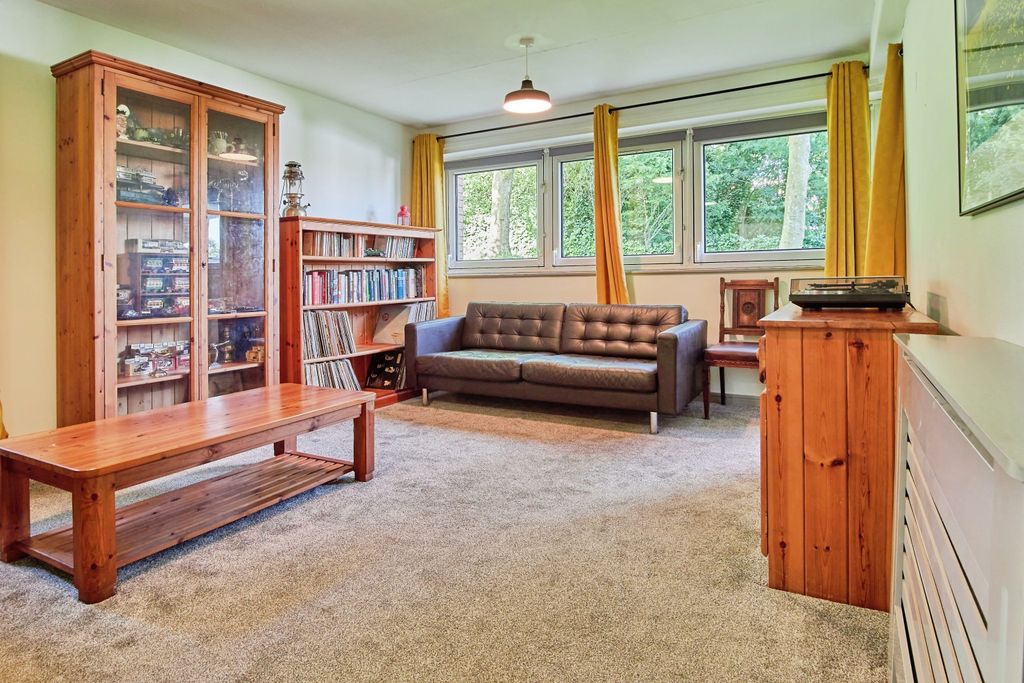 Property photo 1 of 15 Living Room