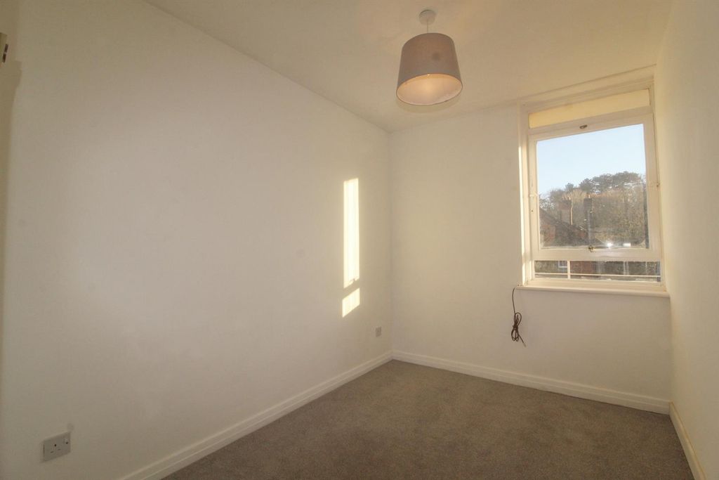 Property photo 3 of 7 Esecond Bedroom.Jpg