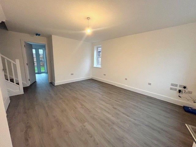 Property photo 2 of 11 Living Room