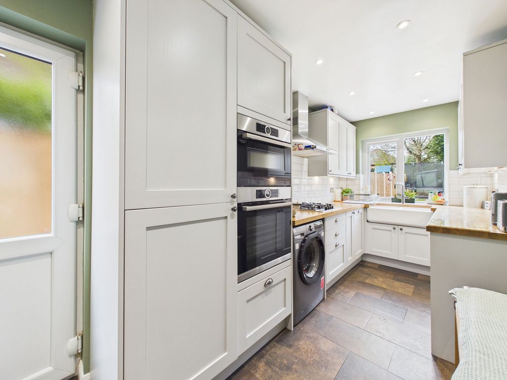 Property photo 2 of 20 Kitchen