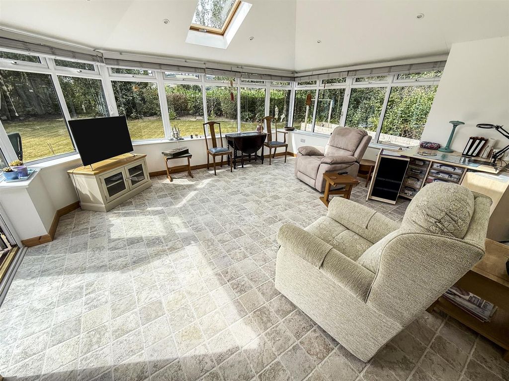 Property photo 2 of 18 Garden Room