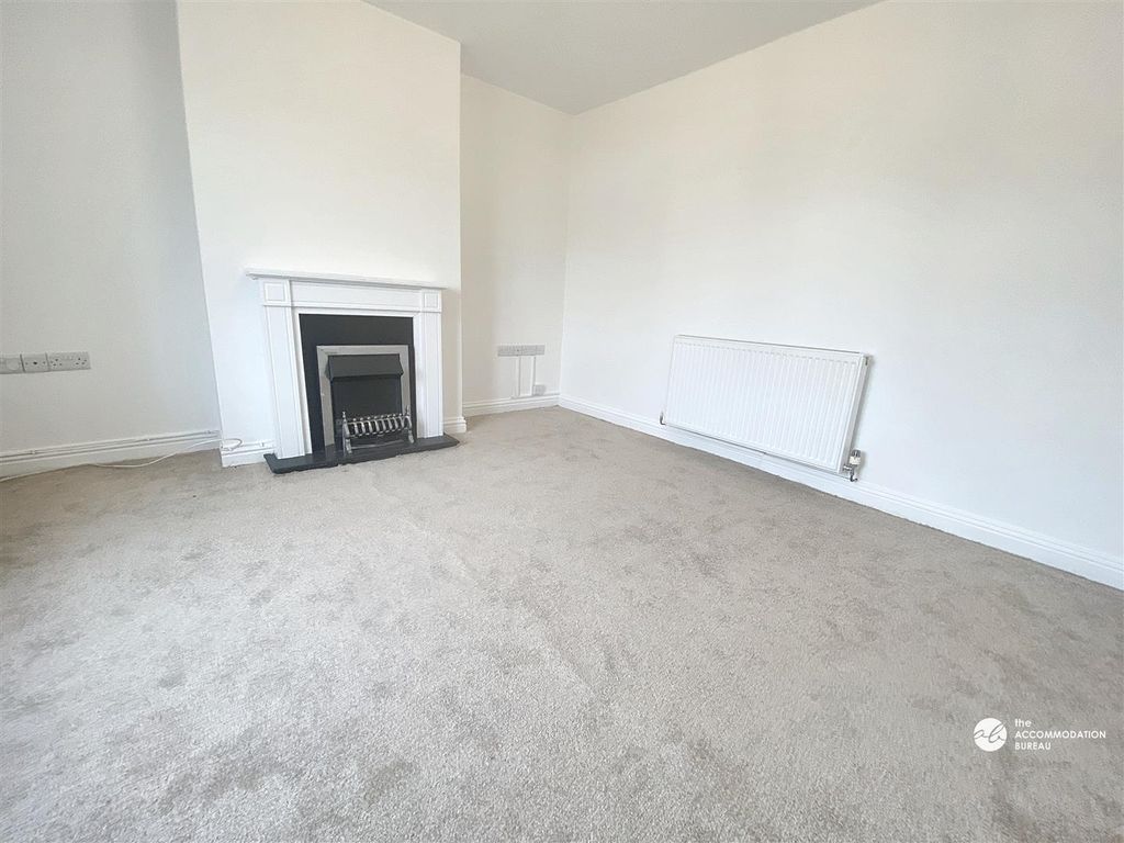 Property photo 2 of 18 Lounge