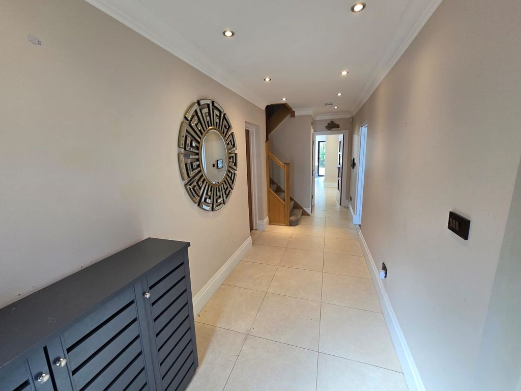 Property photo 3 of 44