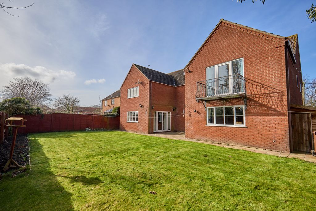 Property photo 2 of 37