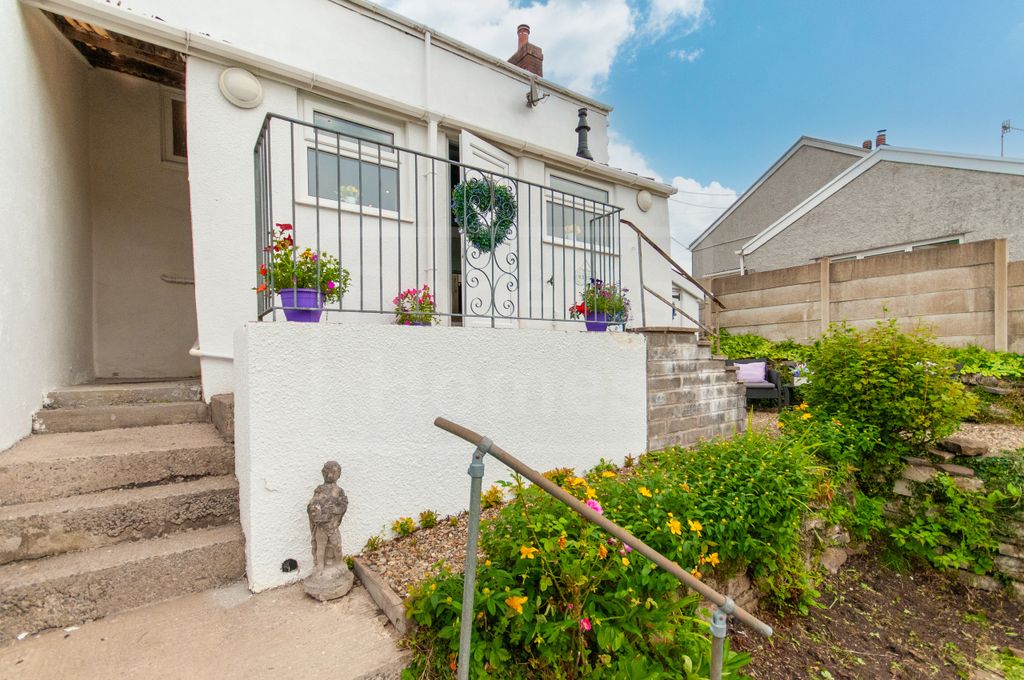 Property photo 3 of 21 Garden