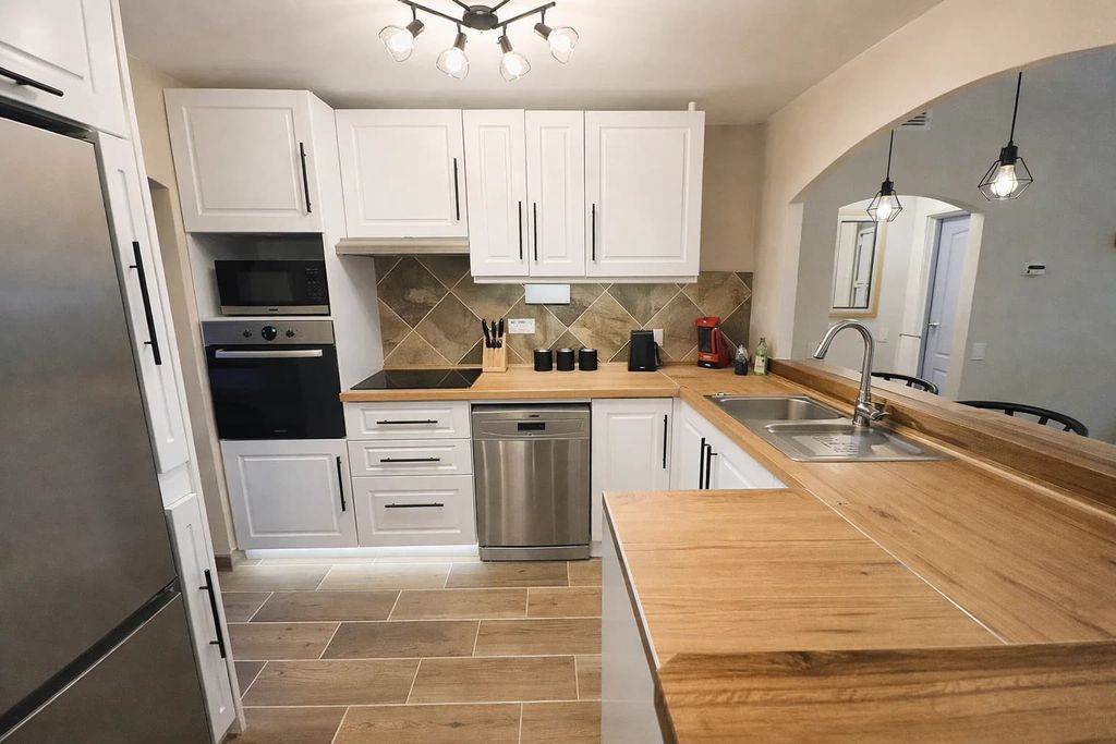 Property photo 3 of 16