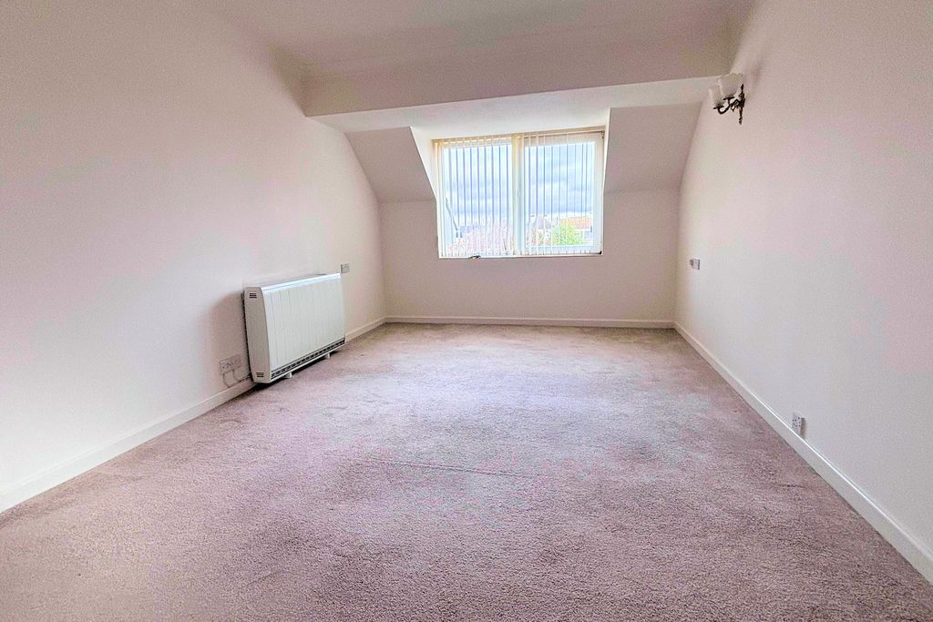 Property photo 3 of 10 Lounge/Dining Room