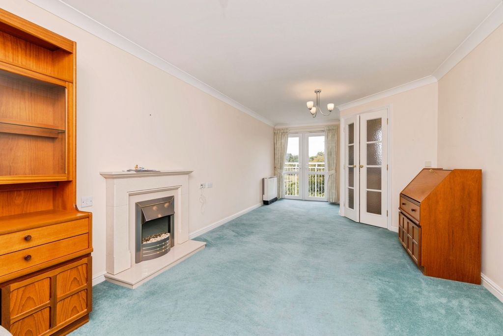 Property photo 1 of 11 Living Room