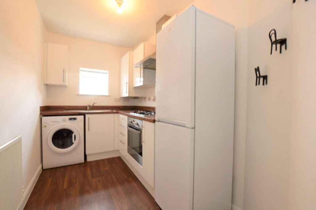 Property photo 3 of 8 Kitchen