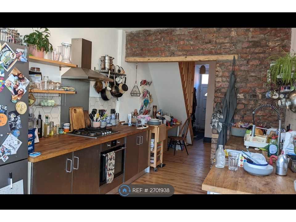Property photo 1 of 34 Kitchen: Solid Wooden Worktops, Dual Fuel Oven/Hob