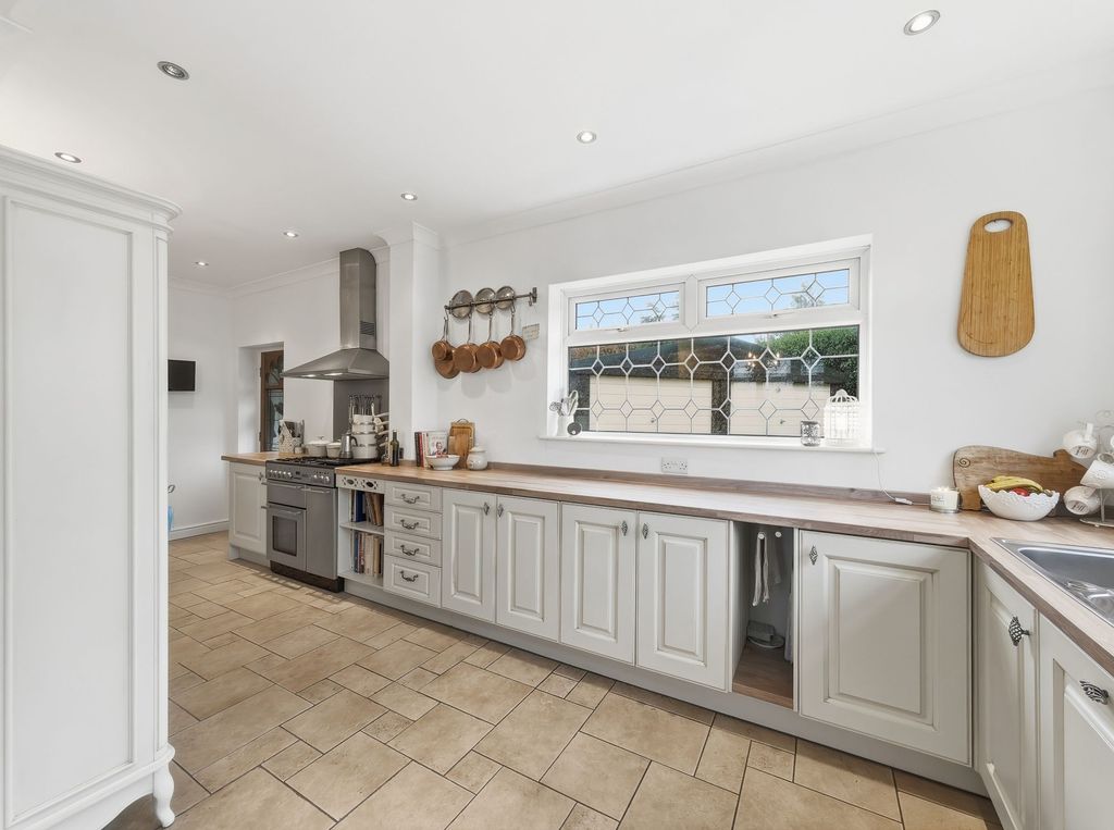 Property photo 2 of 24