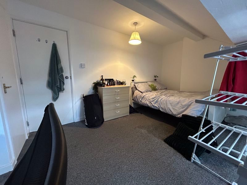 Property photo 1 of 7 Photo 7