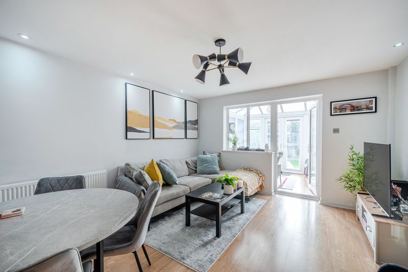 Property photo 3 of 20 Reception