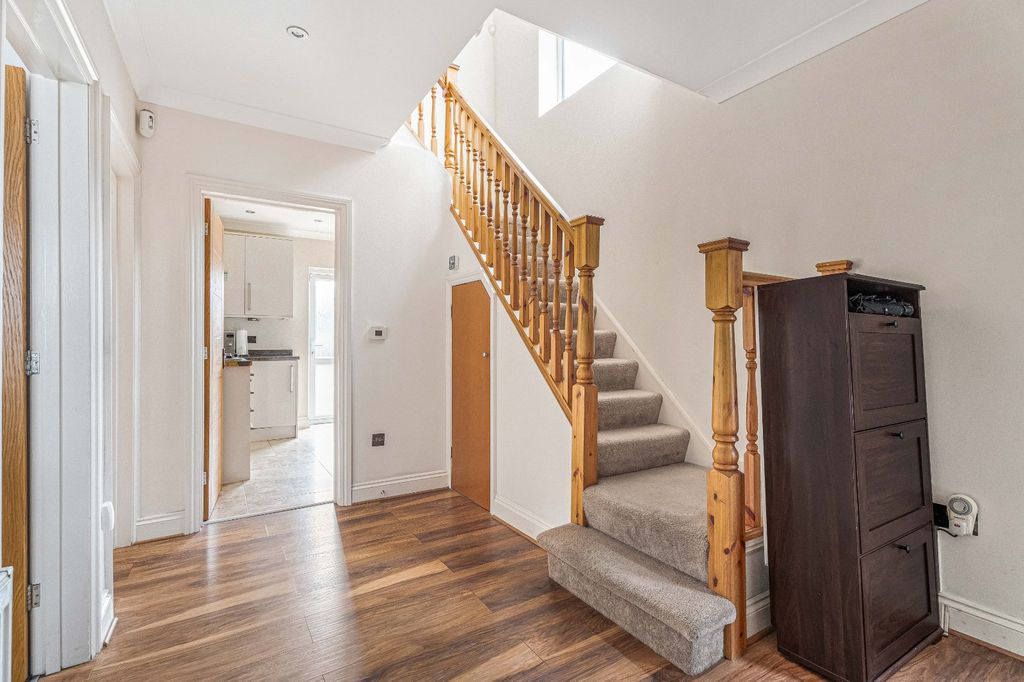 Property photo 2 of 15 Picture No. 12