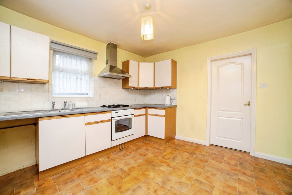 Property photo 3 of 19 Kitchen