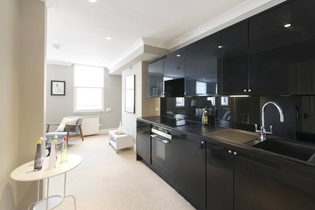 Property photo 3 of 6 Kitchen