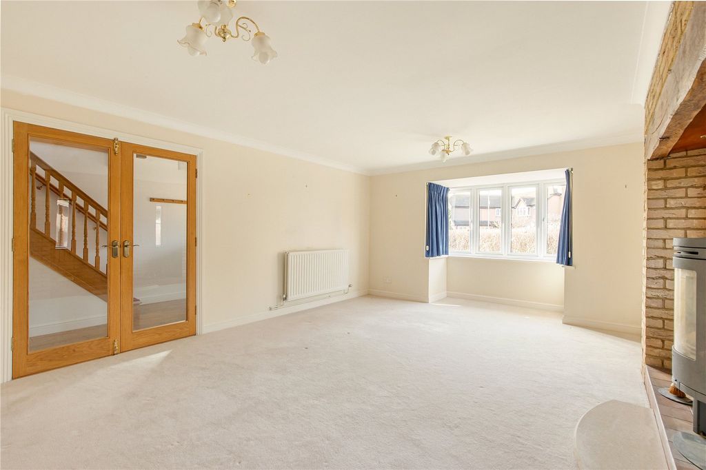 Property photo 3 of 18 Sitting Room