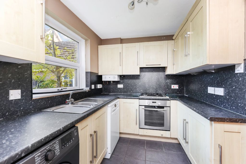 Property photo 3 of 18 Kitchen