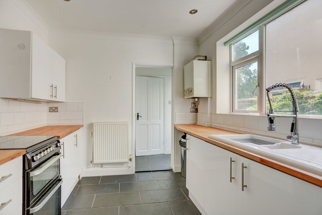 Property photo 3 of 16 Kitchen2