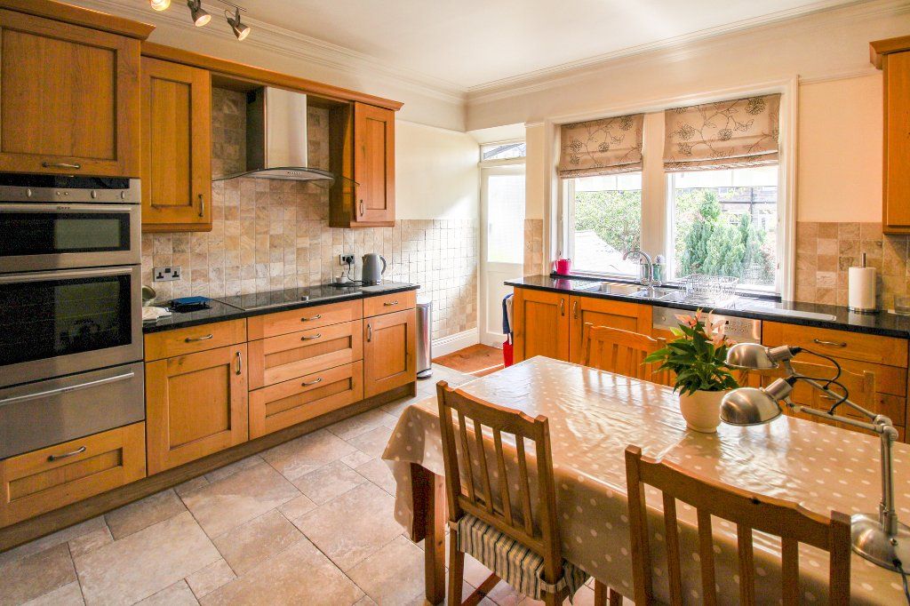 Property photo 3 of 16 Dining Kitchen