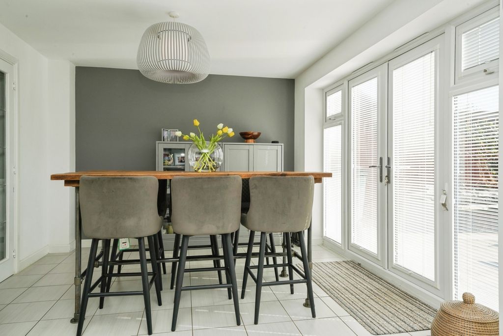 Property photo 3 of 17 Pbox-Img.Jpg