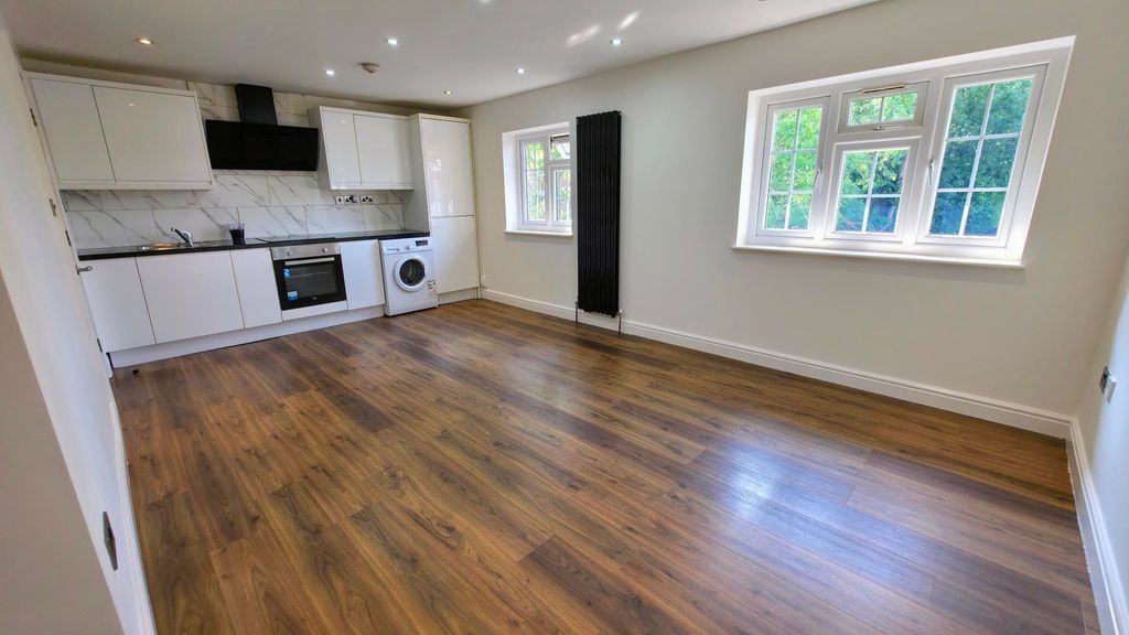 Property photo 1 of 21 Lounge Kitchen