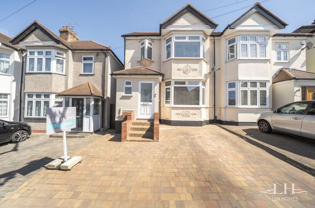 Property photo 1 of 32
