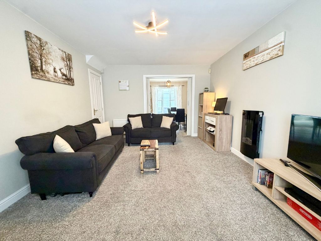 Property photo 2 of 31