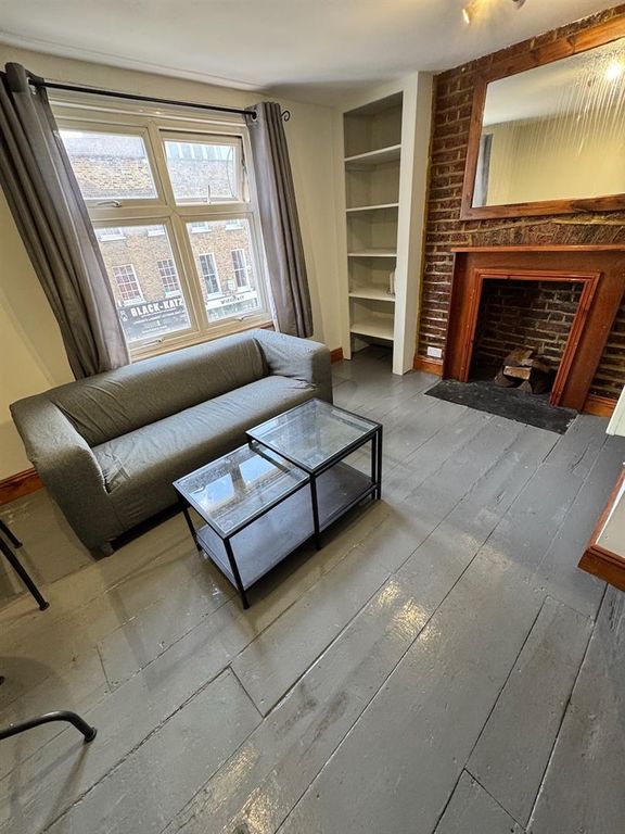 Property photo 1 of 11 Lounge 4.Jpeg