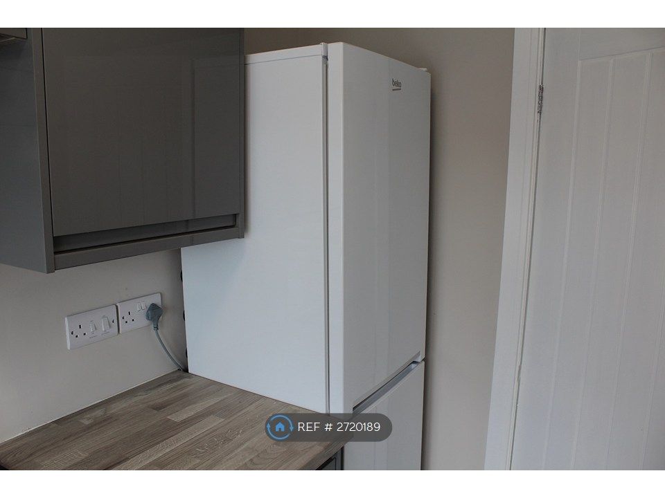 Property photo 3 of 18 Kitchen