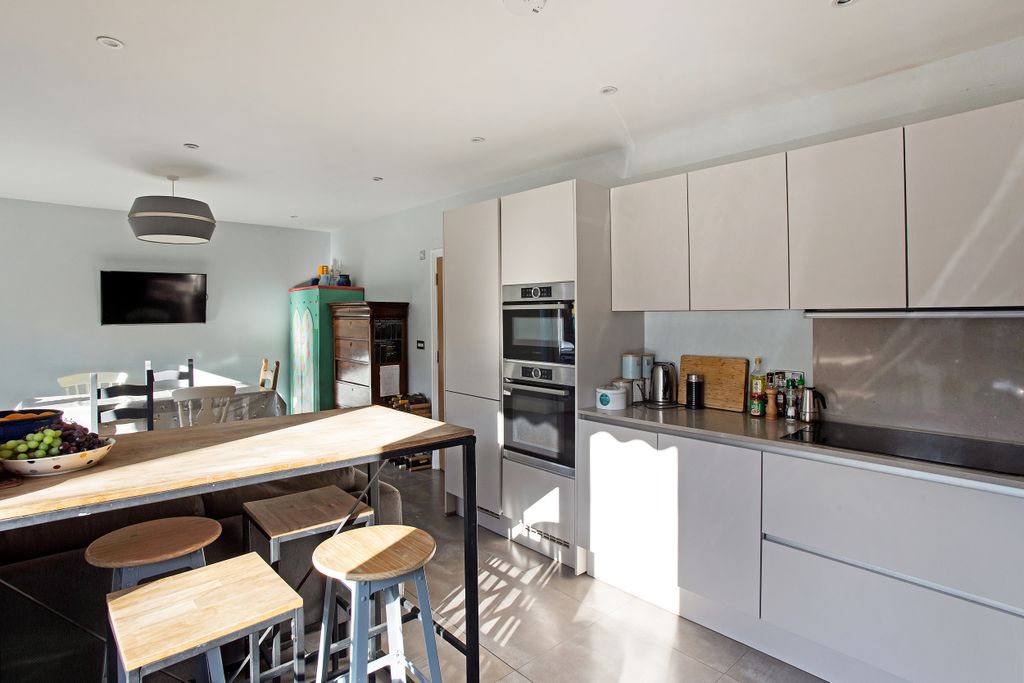 Property photo 2 of 8 Kitchen / Dining Room