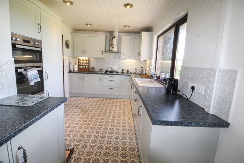 Property photo 2 of 15 Detached Bungalow