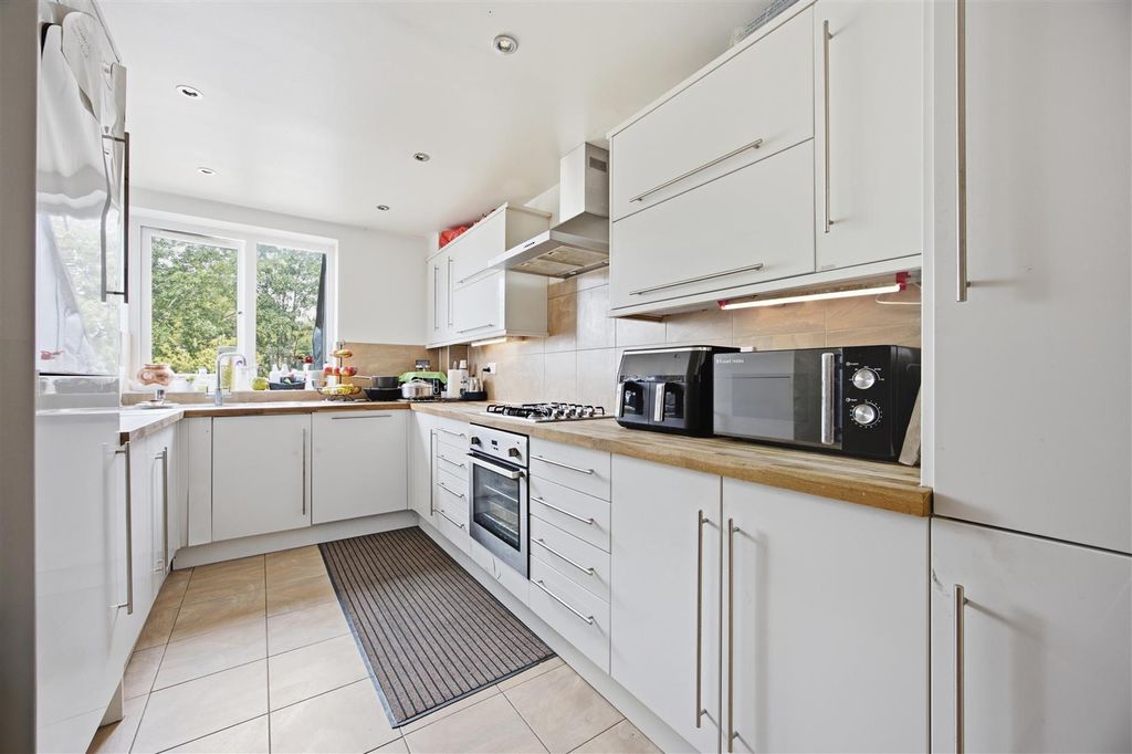 Property photo 3 of 15 Kitchen