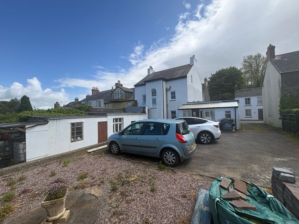 Property photo 2 of 28