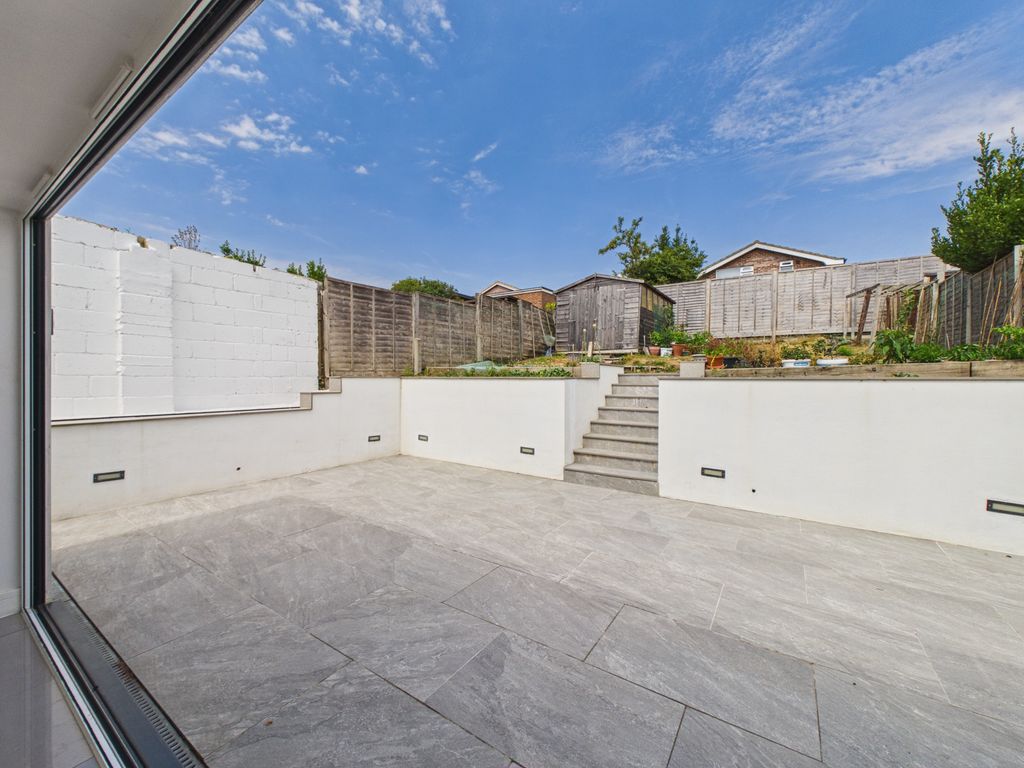 Property photo 3 of 15 Bi-Folds Onto Courtyard