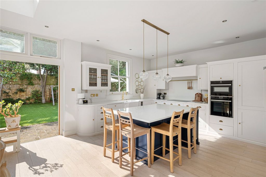 Property photo 2 of 34 Picture No. 15