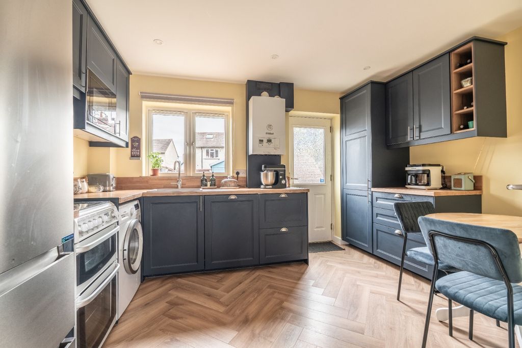 Property photo 2 of 18 5139922