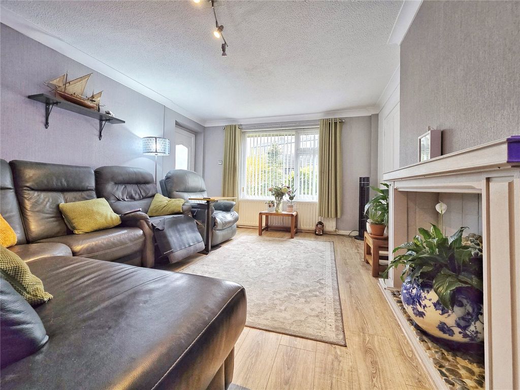 Property photo 2 of 22 Lounge