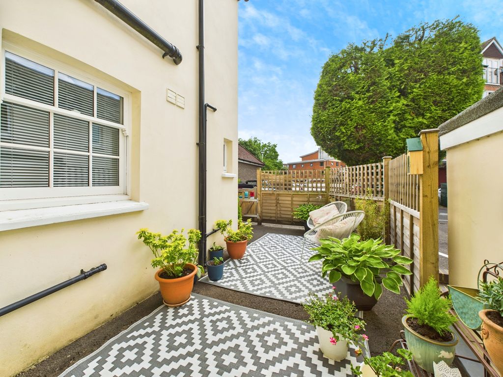 Property photo 3 of 18 E37B15Bc-Cam04018G0-Pr0287-Still001