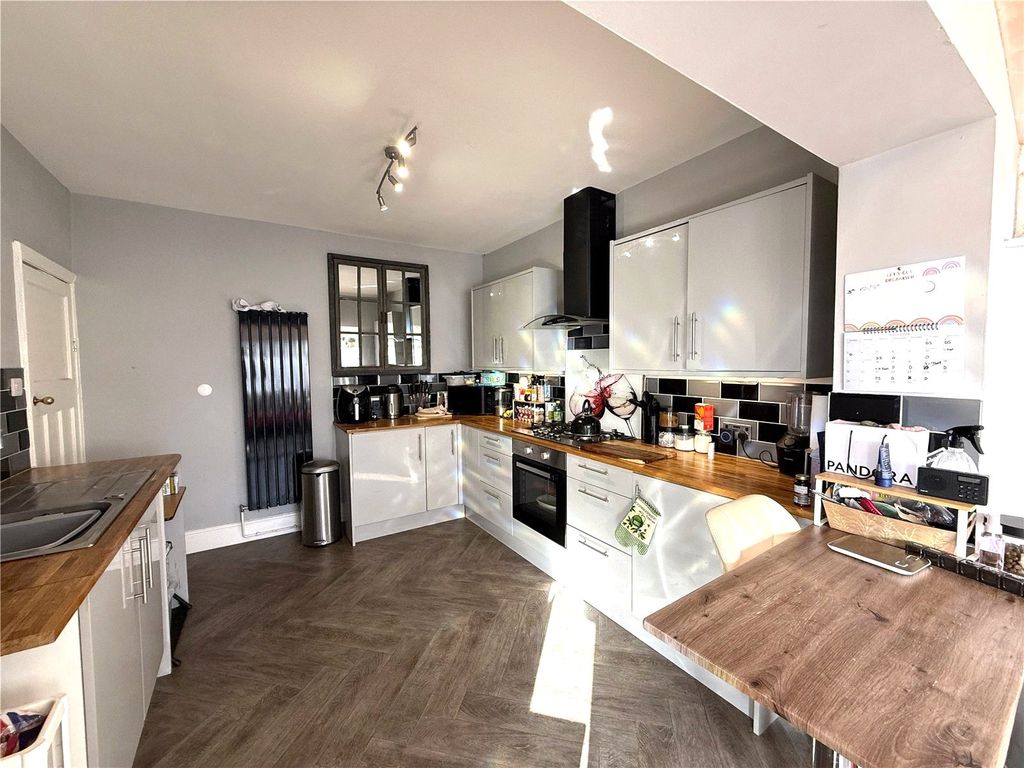 Property photo 2 of 16 Picture No. 32