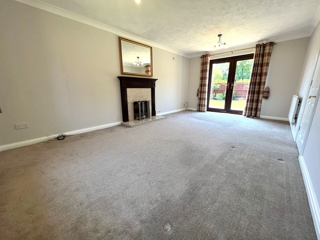 Property photo 3 of 17 Photo 03