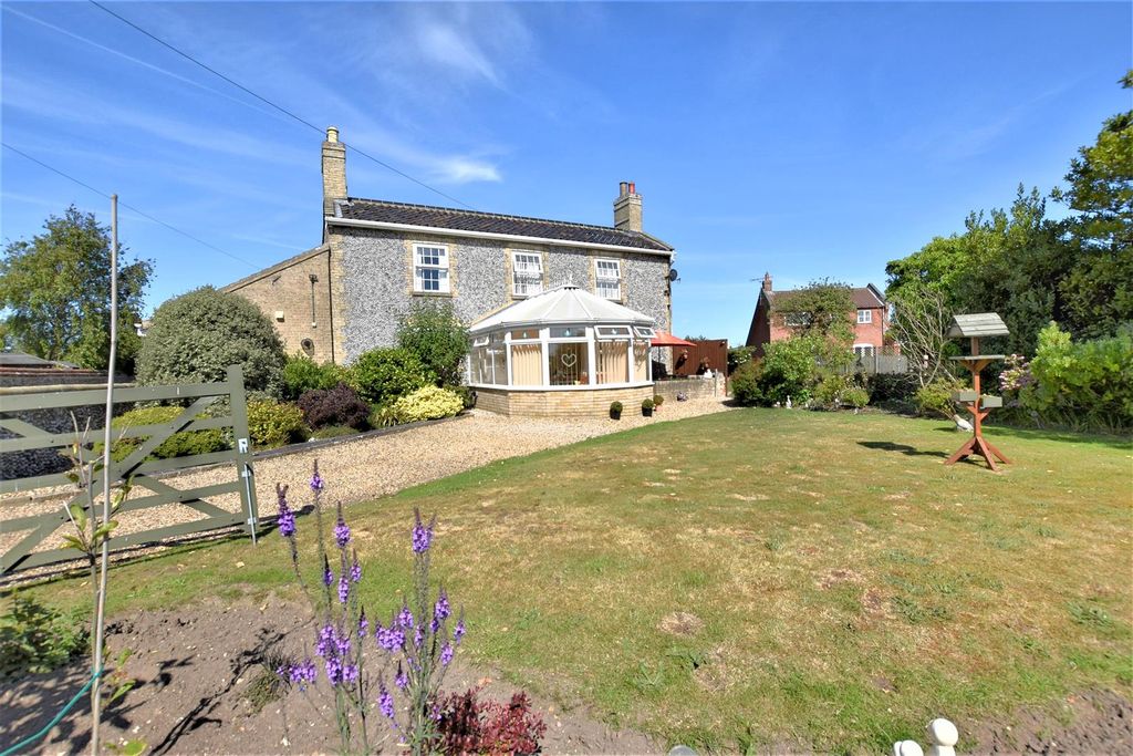 Property photo 3 of 27