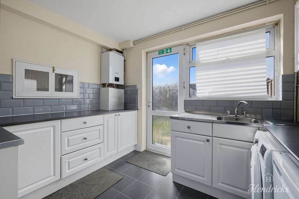 Property photo 3 of 21