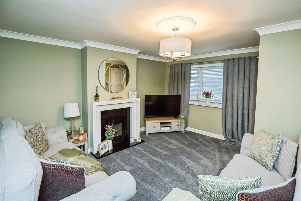 Property photo 2 of 25 Living Room