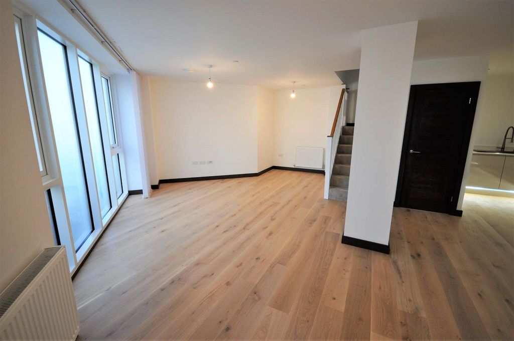 Property photo 3 of 14 Living Room