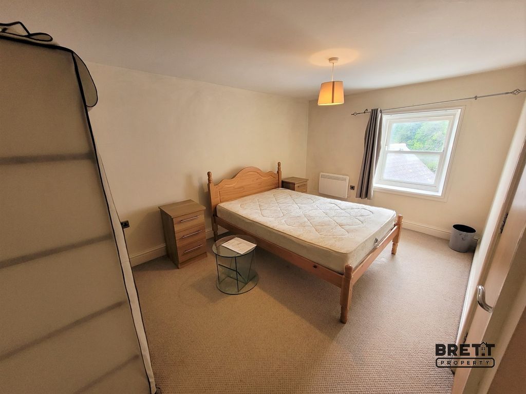 Additional image 6 of 6 bed flat for sale4 Victoria Road, Milford Haven, Pembrokeshire. SA73