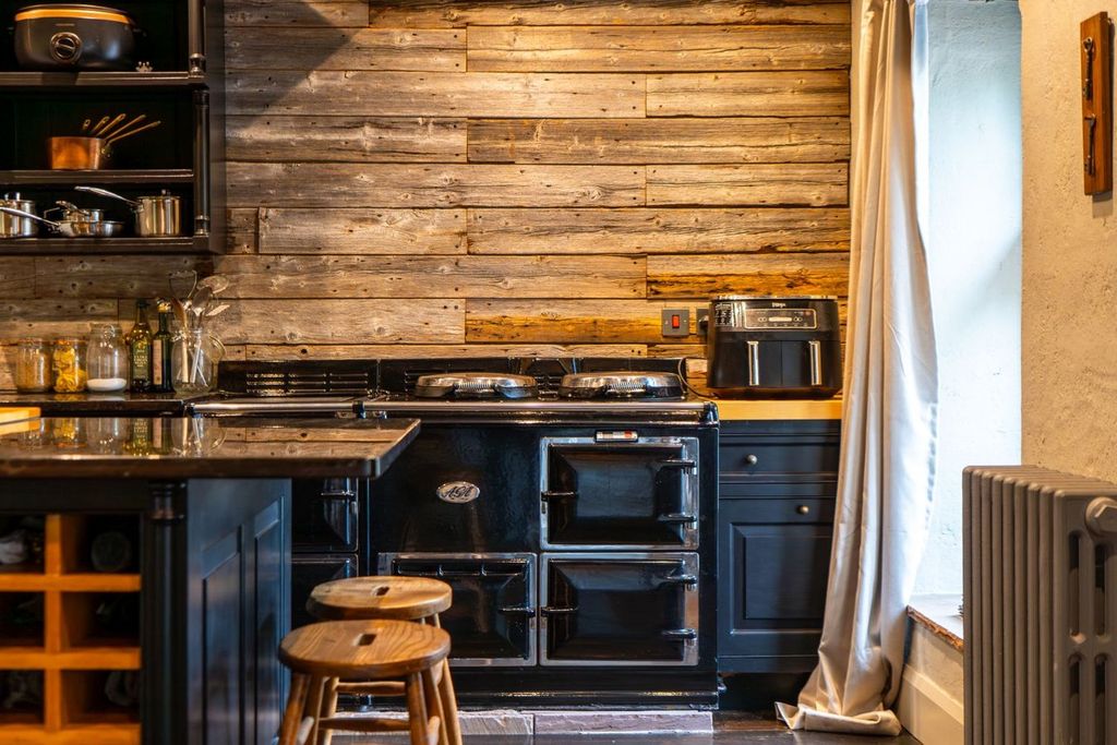 Property photo 3 of 34