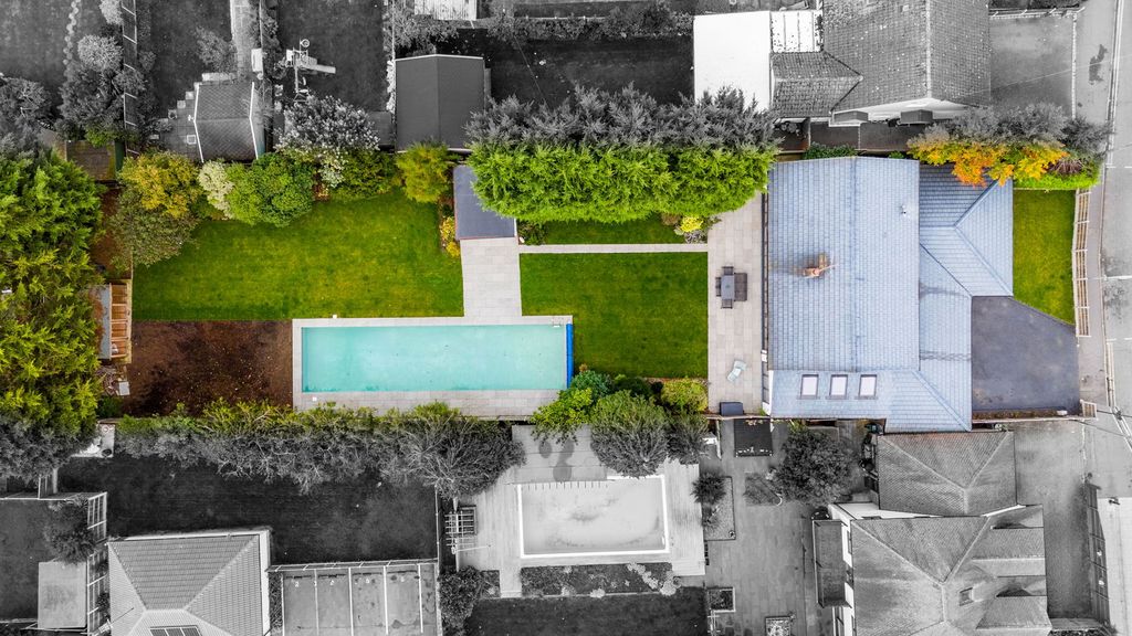 Property photo 2 of 39