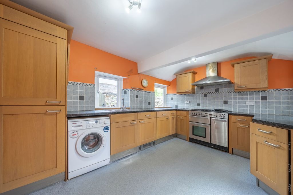 Property photo 3 of 35